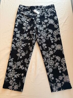 Anna Taylor Women’s black & white capris